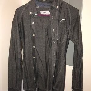 Size small publish button up